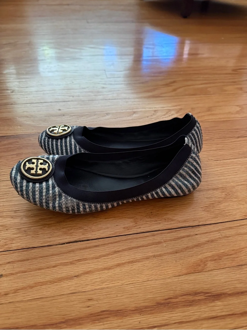 TORY BURCH leather navy blue & Caroline white stripe ballet flat, 9